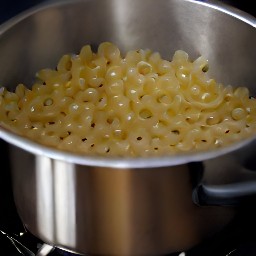 macaroni pasta that has been boiled in water.