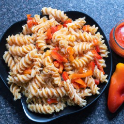 

This delicious Italian lunch is perfect for those with dietary restrictions, as it is eggs-free, nuts-free, soy-free and lactose-free. Fusilli pasta combined with onions and jarred sliced peppers makes a flavourful and nutritious meal.