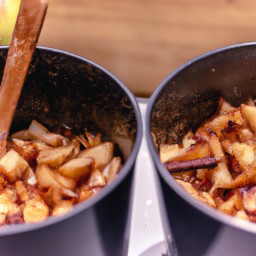 

This delicious vegan and allergen-free apple pie filling is made of fresh apples, granulated sugar and cornstarch, perfect for desserts, snacks or fruit cakes.