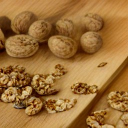 after peeling and chopping the pumpkins, chop the walnuts roughly.