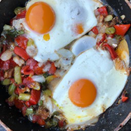 

This One-pan eggs and veggies brunch is the perfect nuts-free, soy-free lunch or brunch! Enjoy perfectly boiled potatoes, zucchini and bell peppers combined with buttery eggs and crunchy toast. Yum!