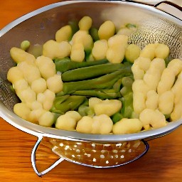 the gnocchi-beans are drained in a colander.