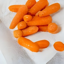 the carrots are drained on a paper towel.