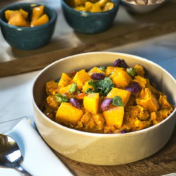 

This delicious Indian-style, nuts-, gluten-, eggs- and lactose-free lunch is made of red onions, sweet potatoes, cabbage, red bell peppers and brown basmati rice seasoned with a flavorful curry.