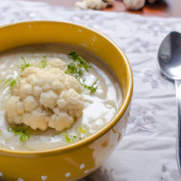 

Creamy cauliflower soup is a delicious vegan, gluten-free, eggs-free dinner made with European and Italian vegetables like broth, cauliflower and carrots.