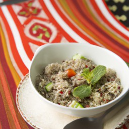 

Quinoa tabouli is a healthy, vegan and gluten-free Arabic/Middle Eastern dish made of lemons, quinoa, olive oil, tomatoes, parsley and scallions - free from eggs, nuts and soy.