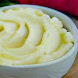 a bowl of mashed potatoes.