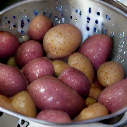 the potatoes are rinsed and drained in a colander.