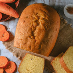 
Carrot bread is a delicious lactose-free snack, made with eggs, sugar, oil and flour. Topped with walnuts and raisins it's perfect for baking!