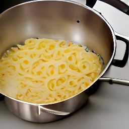 fettuccine pasta that has been cooked in boiling water for 8 minutes.