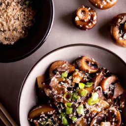 

This gluten-free, vegan and eggs-free Asian side dish stir-fry made of white mushrooms sautéed with sesame and ginger is a delicious lactose-free delight.
