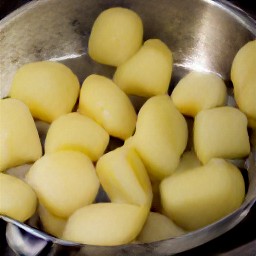 two and a half liters of boiling water with potato halves cooked in it for four minutes, covered by a lid. after 20 minutes, the heat is turned off and the lid removed.