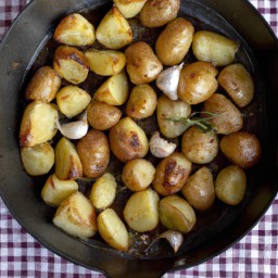 

Delicious vegan, gluten-free, eggs-free, nuts-free and soy- free garlic and rosemary roasted potatoes - a perfect French side dish.
