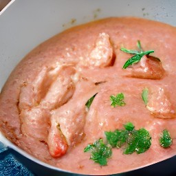 a tomato cream sauce.