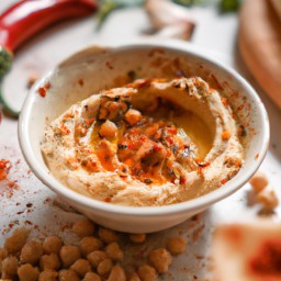 

Creamy roasted garlicky hummus is a delicious, vegan, gluten-free and allergen-free Middle Eastern spread made of chickpeas and perfect for dipping!