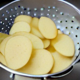 the potatoes are drained in a colander.