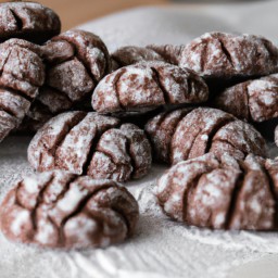 

Chocolate crinkles are a delicious, nuts-free and lactose-free dessert made with cocoa powder, granulated sugar, vegetable oil, eggs and all purpose flour. They're perfect for any occasion!