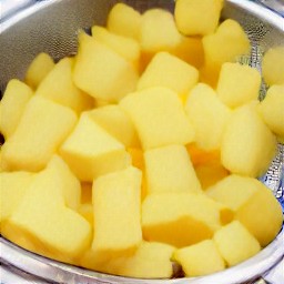 the potatoes are drained in a colander.