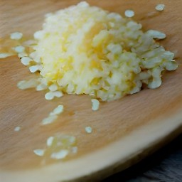chopped green bell peppers, celery sticks, and onions, and peeled and minced garlic.
