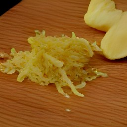 the peeled ginger shredded into small pieces using a grater.
