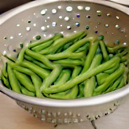 the green beans are drained in a colander.