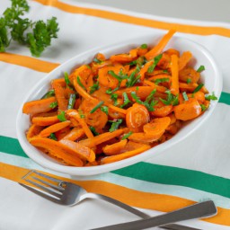 

Garlicky sautéed carrots are a delicious gluten-free, eggs-free and nuts-free side dish made from fresh carrots and onions.