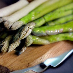 asparagus spears with trimmed woody ends.