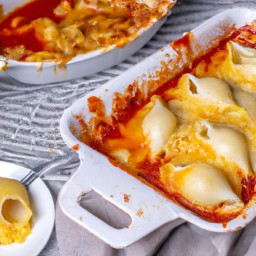 

Delicious Italian jumbo pasta shells stuffed with mozzarella, ricotta and parmesan cheese, smothered in spaghetti sauce. An eggs-free, nuts-free and soy-free lunch or dinner option that's perfect for any European food lover!