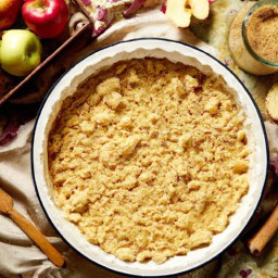 

This vegan, gluten-free, eggs-free, soy-free and lactose-free raw apple crumble is a healthy European breakfast or dessert made with apples, raisins, walnuts and pitted dates.
