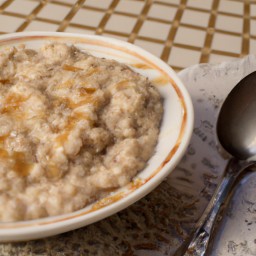 

Oats are a vegan, gluten-free and allergen free grain that can be used in breakfast, stews or light recipes.