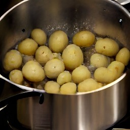8 cups of water in a saucepan with new potatoes, cooked for 20 minutes.