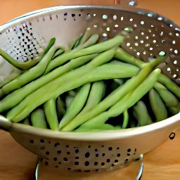 the green beans are rinsed and drained in a colander.