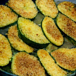 the zucchini wedges are crispy and ready to eat.