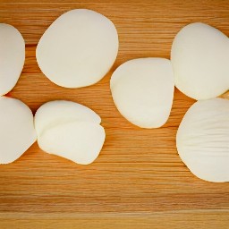 the mozzarella balls were cut into slices.