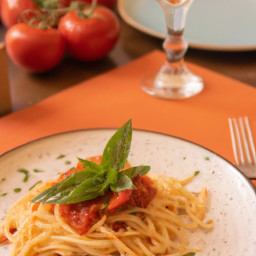 

A delicious vegan Italian lunch of fresh tomatoes, basil and spaghetti - nut-free, soy-free and lactose-free!