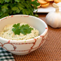 
Delicious and creamy garlic spread made from a combination of cream cheese, goat cheese and parmesan; perfect for those who are eggs, gluten, nuts or soy-free.