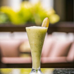

This delicious vegan, gluten-free, eggs-free, nuts-free, soy and lactose free kiwi peach smoothie is perfect for summer as it's made with fresh bananas and peaches.
