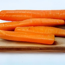 carrots that are peeled.