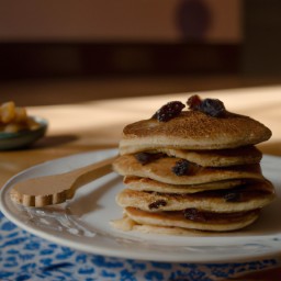 

Delicious and nutritious banana raisin oatmeal pancakes, made with rolled oats, all purpose flour, brown sugar and yogurt. A perfect European breakfast - light yet filling - free of nuts and soy.