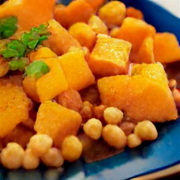 the sweet potato stew is transferred to a serving plate.