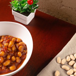 

A delicious, nut-free vegan spiced beans dish made with onions, tomato paste and coconut cream - perfect for a gluten-, egg- and lactose-free lunch!