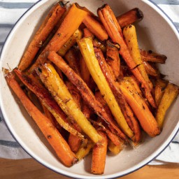 

Caramelized carrots and parsnips is a vegan, gluten-free, egg-free, nut-free, soy-free and lactose-free side dish made from turnips and parsnips with an irresistible sweet flavor.