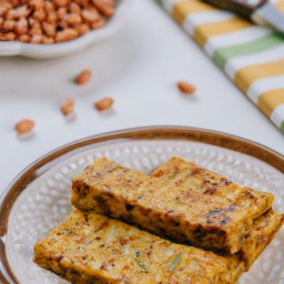 

Baked tempeh is an eggs-free, nuts-free and lactose-free delicious dinner option for Asian or Japanese salads. It's made with tempeh, tomato sauce and soy sauce to make a tasty bean dish.