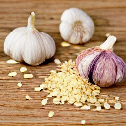 garlic that is peeled and minced.
