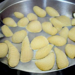 4 cups of cooked jumbo pasta shells.