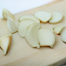 garlic that has been peeled and sliced.
