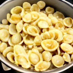 the pasta is drained of water.