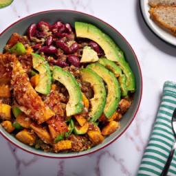 

This delicious African-inspired vegan Beyond Chicken Spiced Bowl is packed with nutritious quinoa, avocados, limes, unsweetened coconut flakes and red bell peppers. Soy-, nut-, lactose- and egg-free - perfect for dinner!