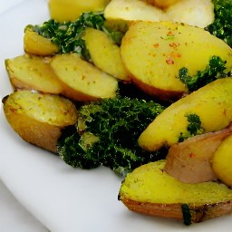 the roasted potatoes are on a plate.