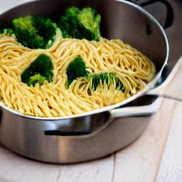 cooked spaghetti and broccoli.